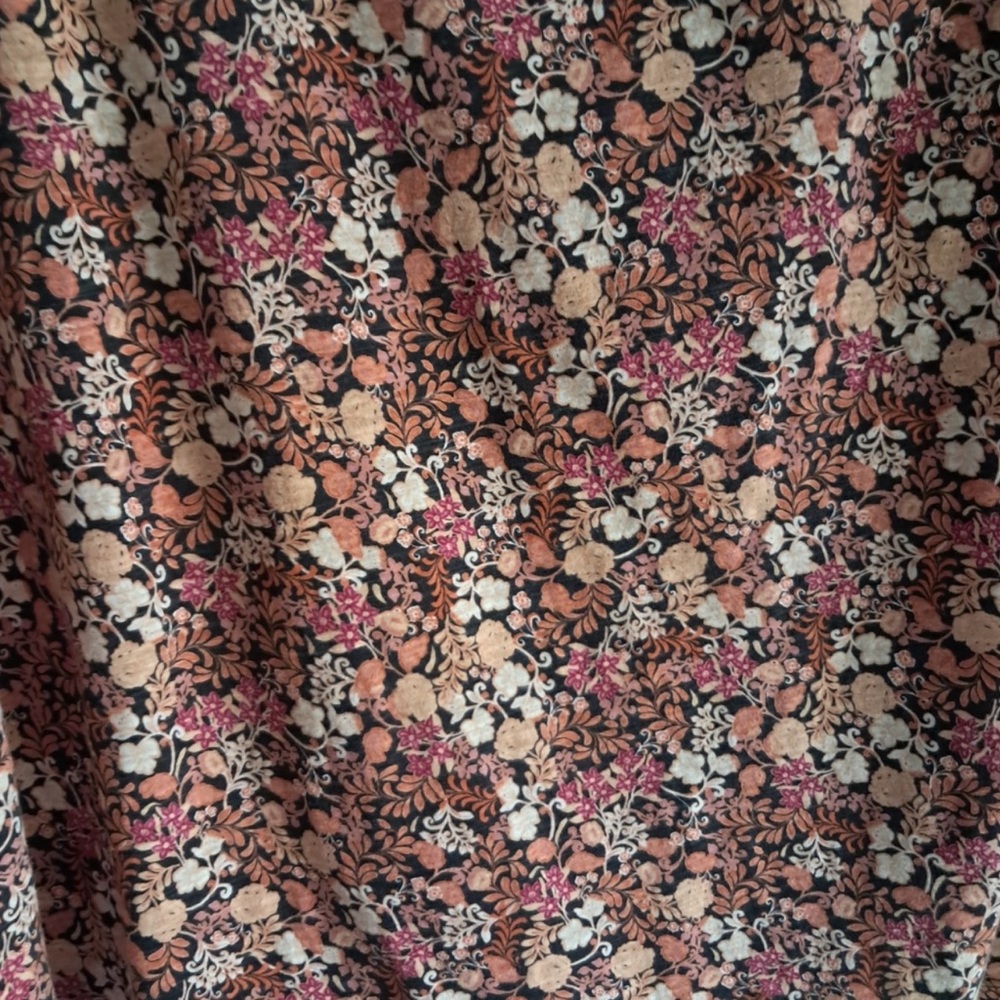 Old Navy Floral V-Neck Short Sleeve Tee in Black, Pink, Tan - Picture 5 of 9